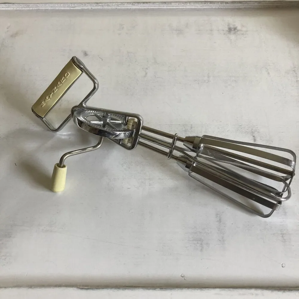 Vintage MAYNARD Egg Beater Mixer Off White Handle Manual Crank No 54 Mid Century